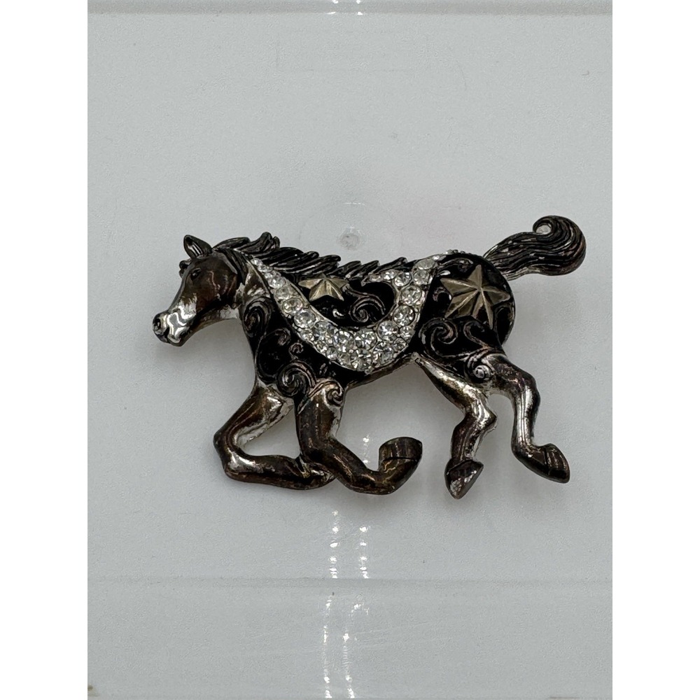 Western Peak Horse With Concho‎ Stars And Rhinestones Megnetic Closure Pendent